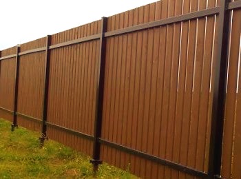 Деревянный забор - фото